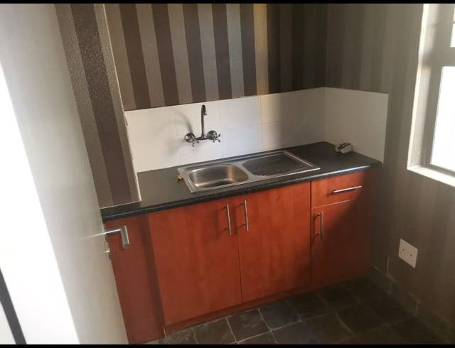 63M² OFFICE FOR SALE IN SONHEUWEL